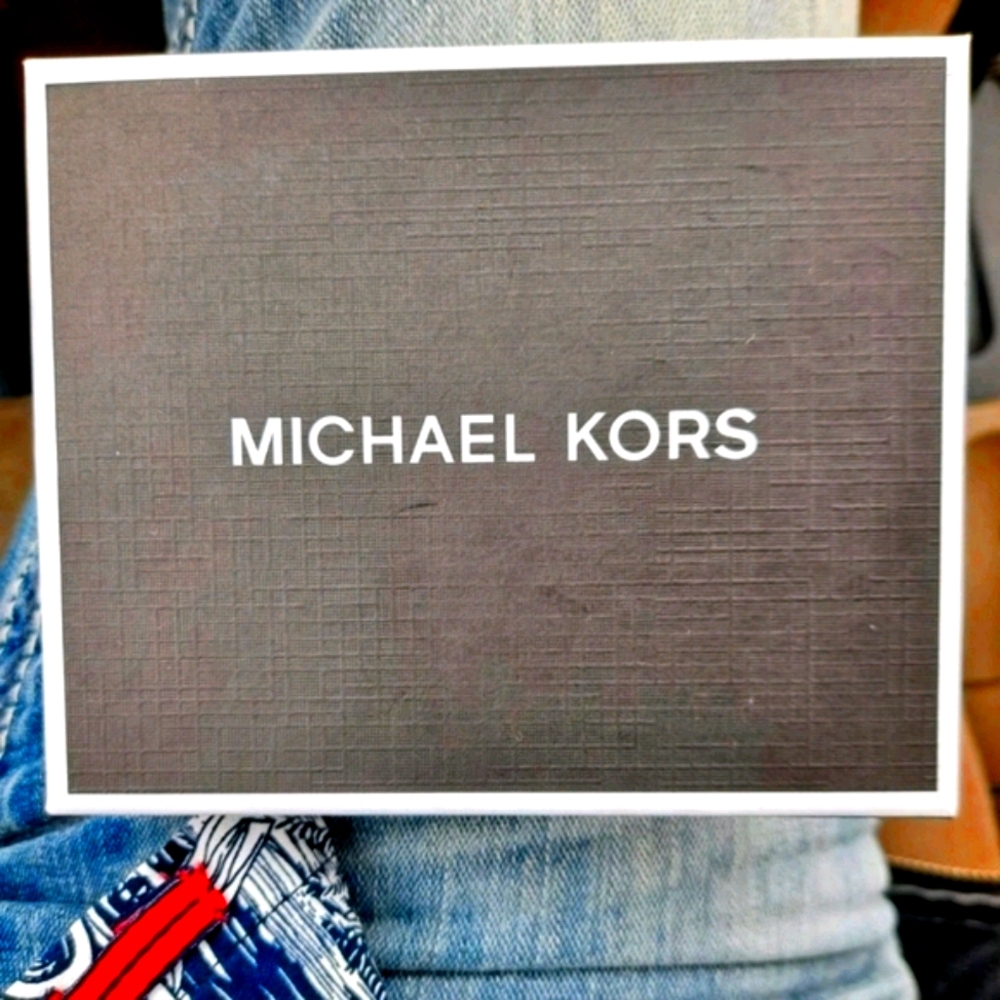 * Authentic Michael Kors Men's Wallet!